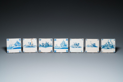 39 diverse blauw-witte Delftse tegels, 17e eeuw en later