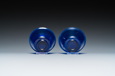 A pair of Chinese blue Beijing glass bowls, 18/19th C.