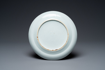 Assiette en porcelaine de Chine en bleu et blanc &agrave; d&eacute;cor du festival des lanternes, 19&egrave;me