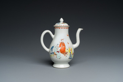 Verseuse couverte en porcelaine de Chine famille rose &agrave; sujet mandarin, Qianlong