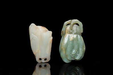 A Chinese white jade snuff bottle and a green jade 'Buddha hand' pendant, Qing