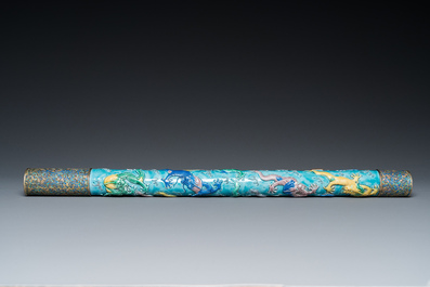 Rare pipe &agrave; opium en porcelaine de Chine moul&eacute;e dans le style de Wang Bing Rong dans sa bo&icirc;te en bois, fin du 19&egrave;me