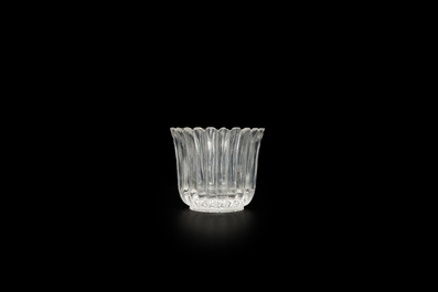 Een Chinese chrysantvormige kop in transparant Peking glas, wellicht Yongzheng