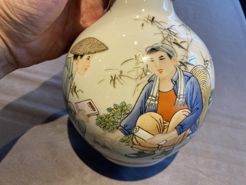 Four Chinese Cultural Revolution vases depicting farmers and children, Zhong Guo Jing De Zhen Zhi 中國景德鎮製 mark, 20th C.