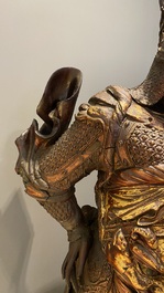 Tr&egrave;s importante sculpture de Weituo en bois laqu&eacute; et dor&eacute;, Chine, 17&egrave;me
