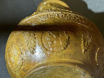 Een zeldzame Duitse steengoed baardmankruik met een uitgestoken tong, Keulen, 16e eeuw