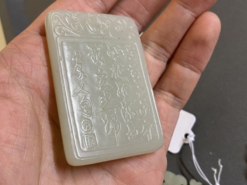 Vijf Chinese snijwerken in witte en celadon jade, 19/20e eeuw