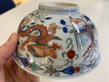 Bol en porcelaine de Chine wucai &agrave; d&eacute;cor de dragons, marque et &eacute;poque de Daoguang