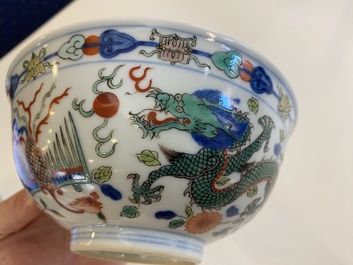 Bol en porcelaine de Chine wucai &agrave; d&eacute;cor de dragons, marque et &eacute;poque de Daoguang