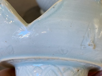 Un vase couvert en porcelaine de Chine qingbai et un bol sur support, Song ou post&eacute;rieur