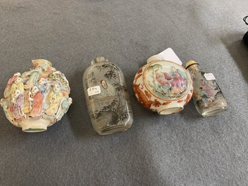 Four Chinese famille rose and inside-painted glass snuff bottles, 19/20th C.