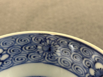 A pair of Chinese blue and white bowls, 18/19th C.