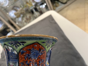 Vase de forme 'gu' en porcelaine de Chine en bleu et blanc surd&eacute;cor&eacute; en Europe, Kangxi