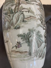 Deux vases en porcelaine de Chine qianjiang cai &agrave; d&eacute;cor de paysages montagneux, sign&eacute;s Hu Zhongzhen 胡仲贞, 19/20&egrave;me