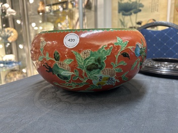 Bol &agrave; offrandes en porcelaine de Chine au couvercle en bois, marque de Qianlong, 19/20&egrave;me