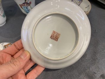 Quatre tasses et trois soucoupes en porcelaine de Chine famille rose &agrave; d&eacute;cor 'Wu Shuang Pu', marque et &eacute;poque de Daoguang