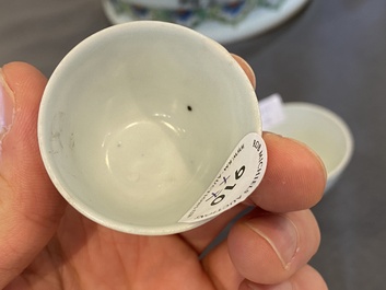 Vier Chinese blauw-witte kommen en drie stem cups uit het 'Hatcher' scheepswrak, Transitie periode