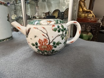 A Chinese famille verte teapot and a mug, Kangxi