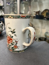 A Chinese famille verte teapot and a mug, Kangxi