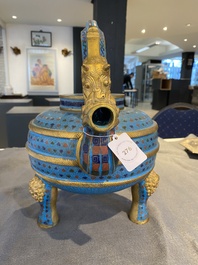 Grande verseuse &agrave; vin tripode et son couvercle en &eacute;maux cloisonn&eacute;s, Chine, 19/20&egrave;me