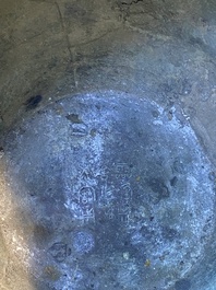 Important et rare grand r&eacute;cipient de vin de type 'lei' en bronze archa&iuml;sant &agrave; inscription, Chine, Song