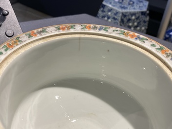 17 pi&egrave;ces d'un service &agrave; the en porcelaine de Chine famille verte de Canton, 19&egrave;me