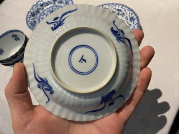 Six tasses et soucoupes en porcelaine de Chine en bleu et blanc, marque de Yu 玉, Kangxi