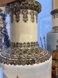 Deux vases de forme rouleau en porcelaine de Chine &agrave; d&eacute;cor de la R&eacute;volution Culturelle, sign&eacute;s Zhang Jian 章鑒 et dat&eacute;s 1968 et 1972