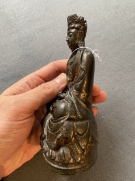 Een Sino-Tibetaanse gelakte en vergulde bronzen Boeddha, late Ming of vroege Qing