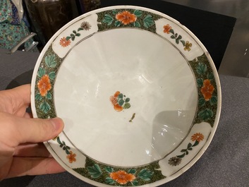 A pair of Chinese famille rose 'rooster' bowls and a famille verte bowl, 18/19th C.