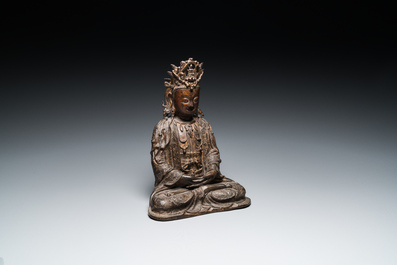 Een Chinese vergulde bronzen Boeddha, Ming