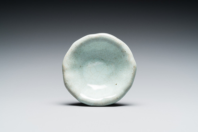 Petite coupe tripode en porcelaine de Chine de type junyao, Ming