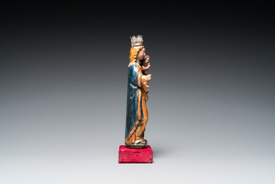 Une Vierge &agrave; l'Enfant en bois sculpt&eacute; et polychrom&eacute; dite 'Poup&eacute;e de Malines', Flandres, 1er quart du 16&egrave;me