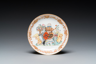 Tasse et soucoupe en porcelaine de Chine famille rose aux armes de Henri van Isselmuden et Anne van Haersolte pour le march&eacute; hollandais, Qianlong