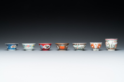 Sept tasses et sept soucoupes en porcelaine de Chine famille rose, Yongzheng/Qianlong