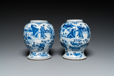 Een paar Chinese blauw-witte vazen, Kangxi