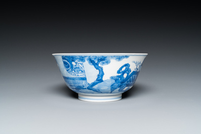 Bol en porcelaine de Chine en bleu et blanc &agrave; d&eacute;cor narratif, marque et &eacute;poque de Kangxi