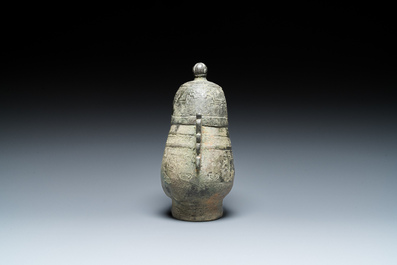 Verseuse &agrave; vin rituelle de type 'you' en bronze, Chine, Zhou, ca. 11&egrave;me-9&egrave;me a.C.