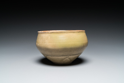 Bol en forme de lotus en porcelaine de Chine c&eacute;ladon de Yaozhou, Song/Yuan