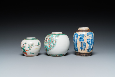Sept pots en porcelaine de Chine en bleu et blanc, famille rose et famille verte, 19/20&egrave;me