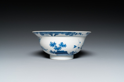 Een Chinese blauw-witte kom met bloesemdecor, Chenghua merk, Kangxi