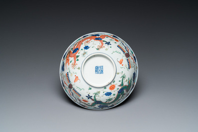 Bol en porcelaine de Chine wucai &agrave; d&eacute;cor de dragons, marque minyao et &eacute;poque de Daoguang