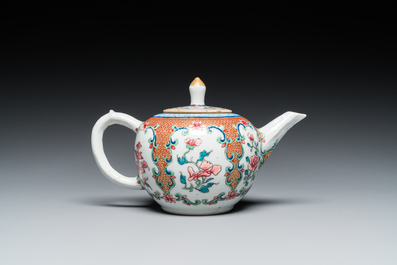 Th&eacute;i&egrave;re couverte en porcelaine de Chine famille rose, Yongzheng