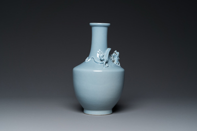 Vase en porcelaine de Chine en claire de lune monochrome, marque de Yongzheng, R&eacute;publique