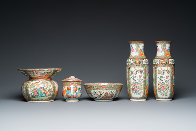 An extensive collection of Chinese Canton famille rose porcelain, 19th C.