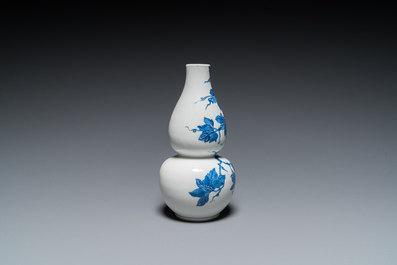 Vase de forme double gourde en porcelaine de Chine en bleu et blanc, 19&egrave;me