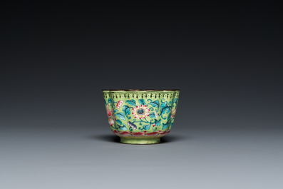 A Chinese green-ground Canton enamel cup on trembleuse stand, Qianlong