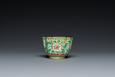 A Chinese green-ground Canton enamel cup on trembleuse stand, Qianlong