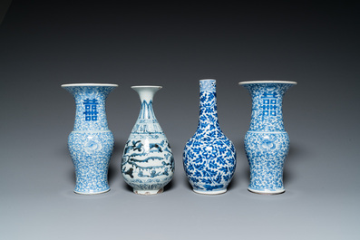 Huit vases en porcelaine de Chine en bleu et blanc, 18/20&egrave;me