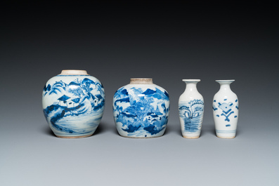 Huit vases en porcelaine de Chine en bleu et blanc, 18/20&egrave;me